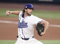 力投する先発のイタリア・ノラ（撮影・伊藤笙子）