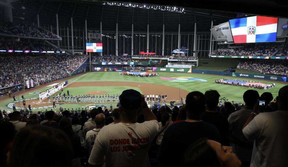 試合前セレモニーが行われた米国・ローンデポパーク（米国時間１５日）