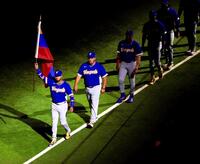 　アラエスを先頭に入場するベネズエラナイン（撮影・伊藤笙子）