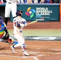 　八回、同点２ランを放ったハーパー（撮影・伊藤笙子）