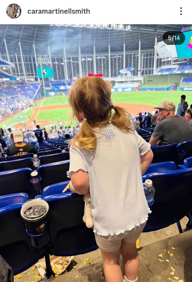 スミスの妻カーラさんのインスタグラム＠ｃａｒａｍａｒｔｉｎｅｌｌｓｍｉｔｈ（３月１９日付）より