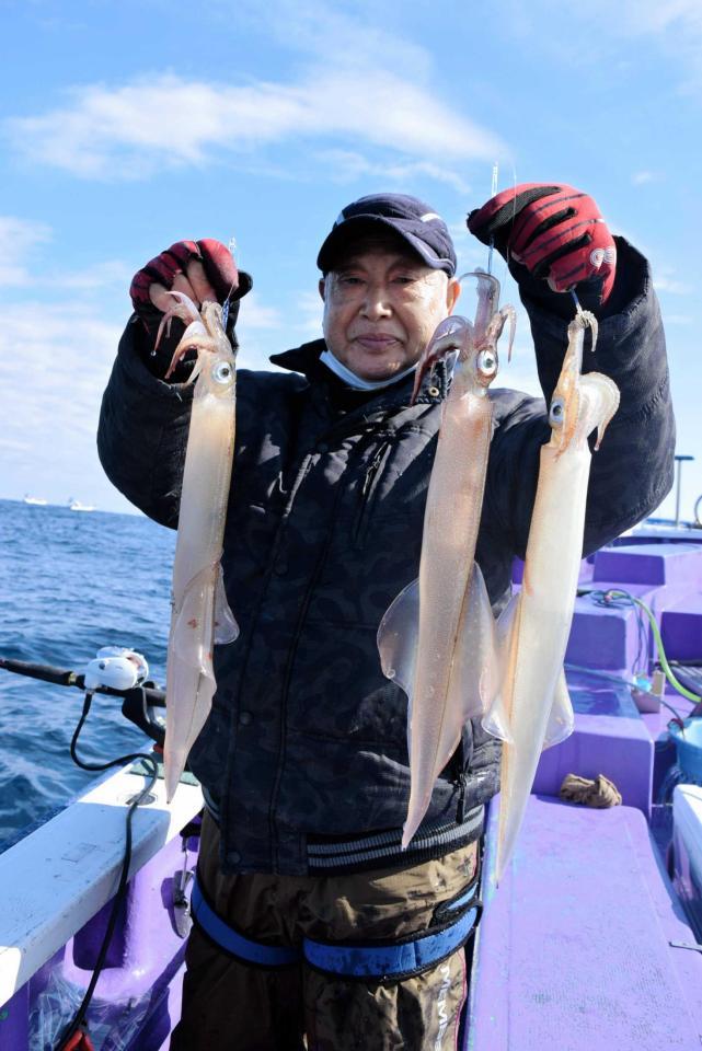 　浅場でパラソル級が３連。ご機嫌な手応えだ