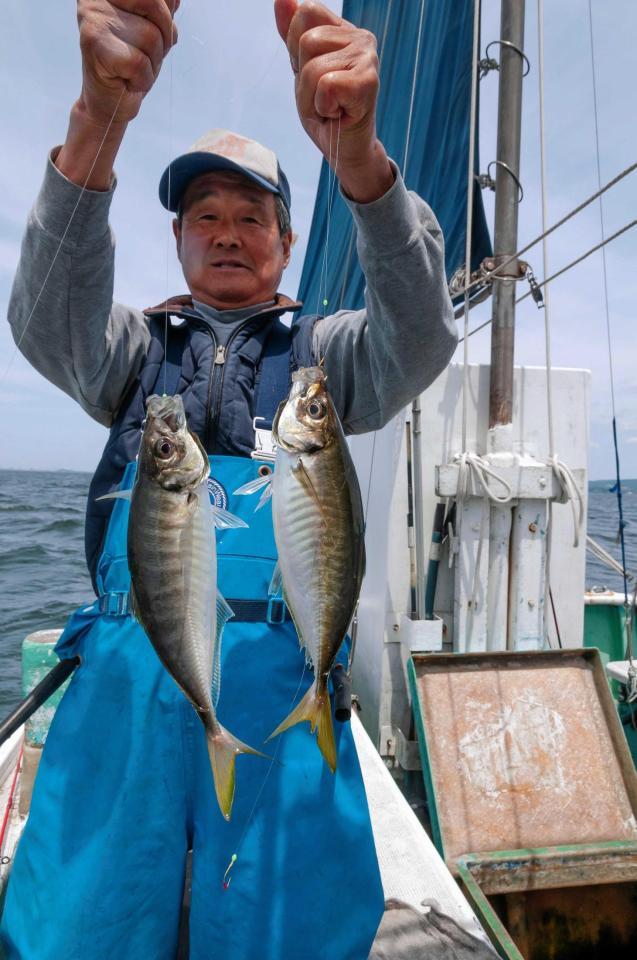 　鈴孝丸の鈴木利定船長は、絶品のアジを何度も一荷で釣り上げていた