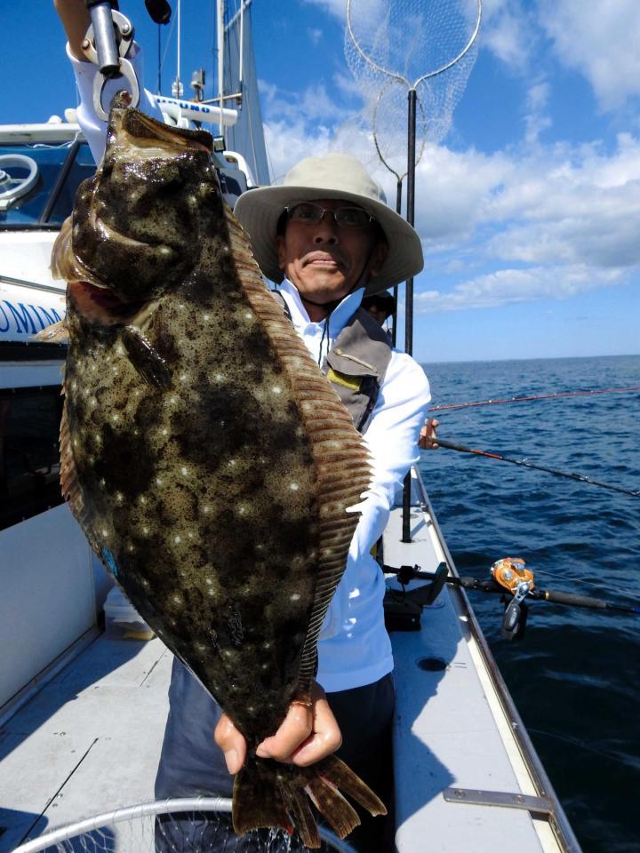 　この日の最大は、市川市の伊藤さんが釣り上げた２・４キロ。夏ヒラメだが肉厚だ