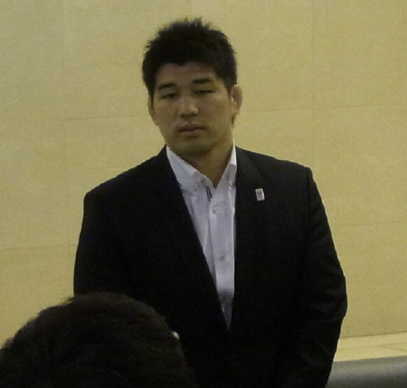 　全日本体重別選手権の前日、取材に応じた全日本男子の井上康生監督＝福岡市内のホテル