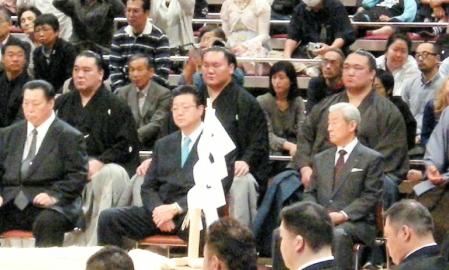 土俵祭りに出席した（左から）日馬富士、白鵬、稀勢の里