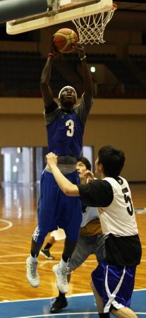 　近大の主軸Ｃシェリフ・ソウ