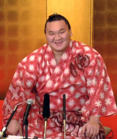 名古屋場所千秋楽から一夜明け、リラックスした笑顔を見せる白鵬