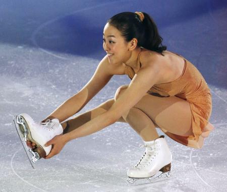 　アイスショーで演技する浅田真央＝愛・地球博記念公園アイススケート場