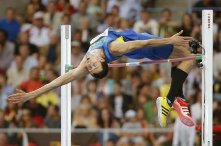 　男子走り高跳び　２メートル４１の大会新記録で初優勝したボーダン・ボンダレンコ＝モスクワ（共同）