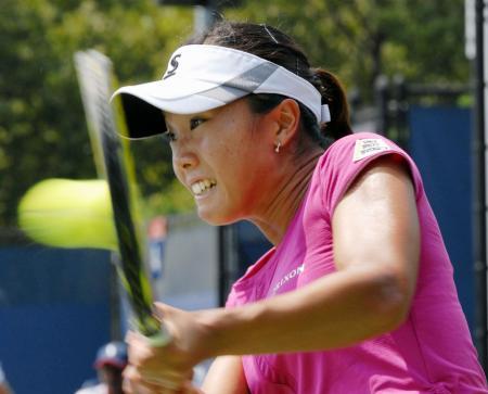　全米オープン予選のシングルス１回戦で、アルゼンチンの選手を下した奈良くるみ＝ニューヨーク（共同）