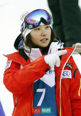 　女子モーグル予選を通過した上村愛子＝ルカ（共同）