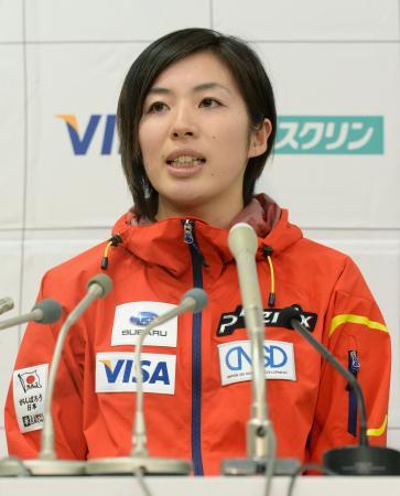 　記者会見する女子モーグルの伊藤みき＝１６日、味の素ナショナルトレーニングセンター