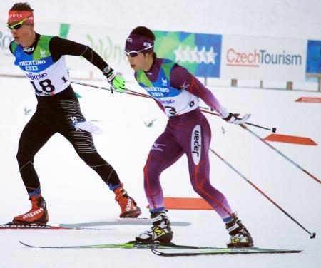 　ノルディック複合個人第２戦で優勝した清水亜久里（右）の前半距離＝バルディフィエメ（共同）