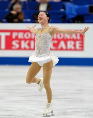 　感情を込めて踊る鈴木明子