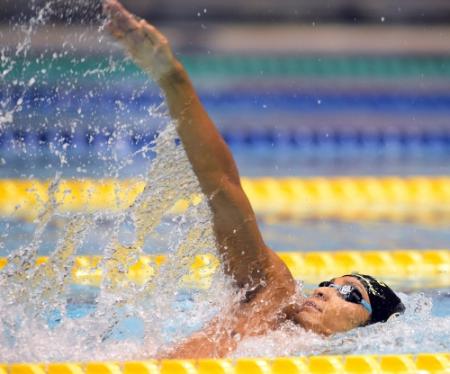 男子２００メートル背泳ぎ決勝で優勝の入江陵介