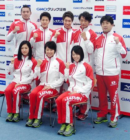 　競泳のパンパシフィック選手権、アジア大会代表。入江（後列右から２人目）が闘将宣言