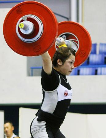 　女子５３キロ級　優勝した三宅宏実＝江刺中央体育館