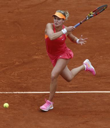 　女子シングルス４回戦　アンゲリク・ケルバーを破ったウージニー・ブシャール＝パリ（ＡＰ＝共同）