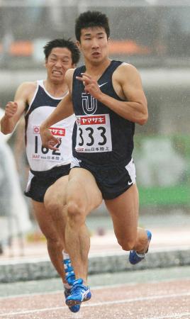 　男子１００メートル予選　１０秒１５で準決勝進出を決めた桐生祥秀