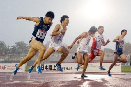 男子１００メートル決勝　10秒22で初優勝した桐生祥秀（左端）＝とうほう・みんなのスタジアム