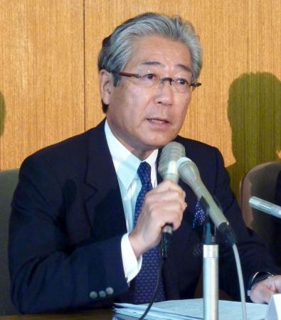 　記者会見する日本オリンピック委員会の竹田恒和会長＝１０日午後、東京・渋谷の岸記念体育会館