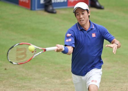 　男子シングルス準決勝　ロジャー・フェデラーと対戦する錦織圭＝ハレ（ゲッティ＝共同）