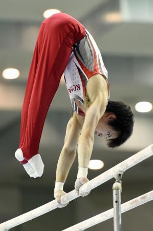 　男子予選　田中佑典の平行棒＝千葉ポートアリーナ