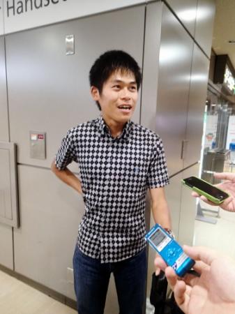 ゴールドコーストマラソンから帰国した川内優輝＝成田空港