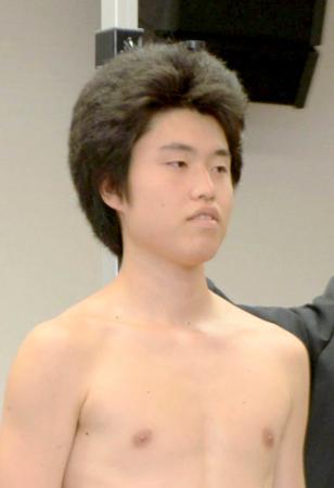 　デビューで黒星を喫した１７歳の育盛