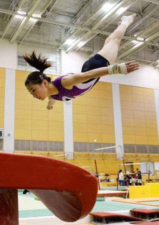 　強化合宿で練習する寺本明日香＝東京都北区の味の素ナショナルトレーニングセンター