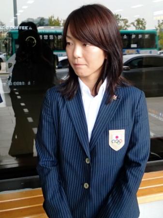 　リオ五輪切符獲得への意気込みを語る女子ホッケーの中川未由希主将＝金浦空港