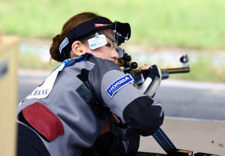 　女子ライフル伏射決勝に出場した中村結花＝仁川（共同）