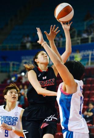 　日本-台湾　第４クオーター　シュートを放つ本川＝仁川（共同）