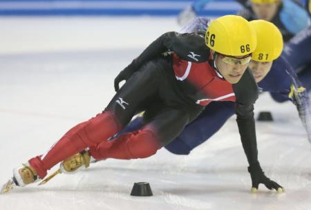 　男子１５００メートル決勝　優勝した吉永一貴（６６）＝小瀬スポーツ公園アイスアリーナ