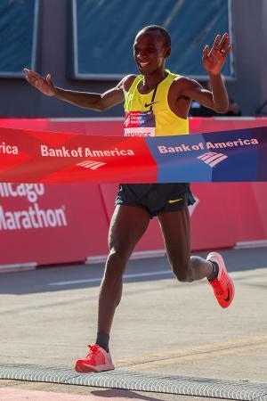 　シカゴ・マラソンで優勝したエリウド・キプチョゲ（ＡＰ＝共同）