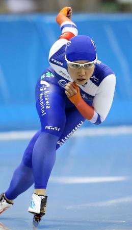 　女子１０００メートル　１分１６秒８５で優勝した小平奈緒＝エムウエーブ