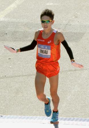 　７位でゴールする今井正人（共同）