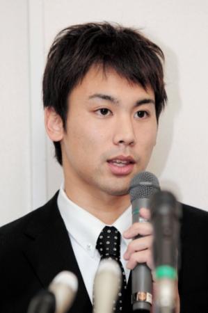 「カメラは盗んでいない」と語る冨田選手名古屋市内（撮影・坂部計介）