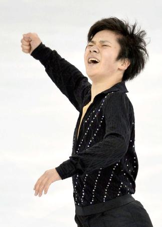 　男子フリーの演技を終え、ガッツポーズの宇野昌磨（共同）