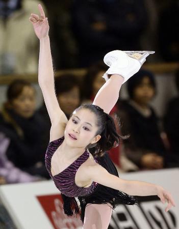 　アイスショーで演技する宮原知子＝名古屋市のガイシプラザ