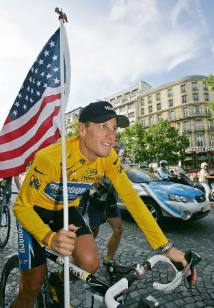 　２００５年のツール・ド・フランスで７連覇を達成したアームストロング氏（ＡＰ＝共同）