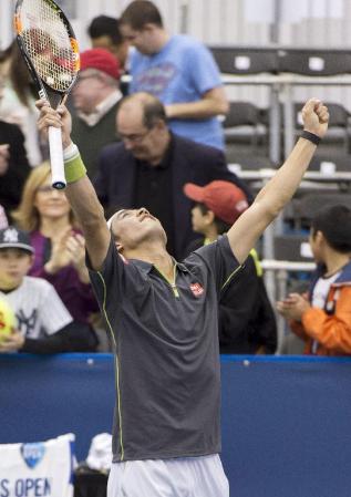 　男子シングルス準決勝でサム・クエリーを破り、決勝進出を喜ぶ錦織圭（共同）