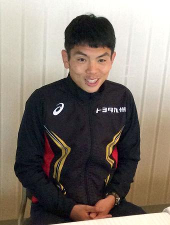 　東京マラソンから一夜明け、取材に応じる今井正人＝２３日、東京都内のホテル