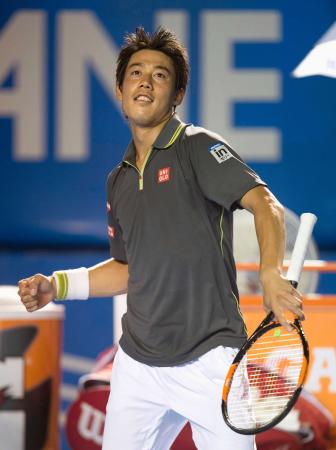 　テニスのメキシコ・オープン男子シングルス準決勝でケビン・アンダーソンを下し、喜ぶ錦織圭（共同）