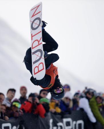 　Ｗ杯男子ハーフパイプ決勝　優勝した張義威＝１日、パークシティー（ＡＰ＝共同）