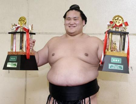 　初の殊勲賞、２場所連続２度目の敢闘賞に輝いた新関脇の照ノ富士