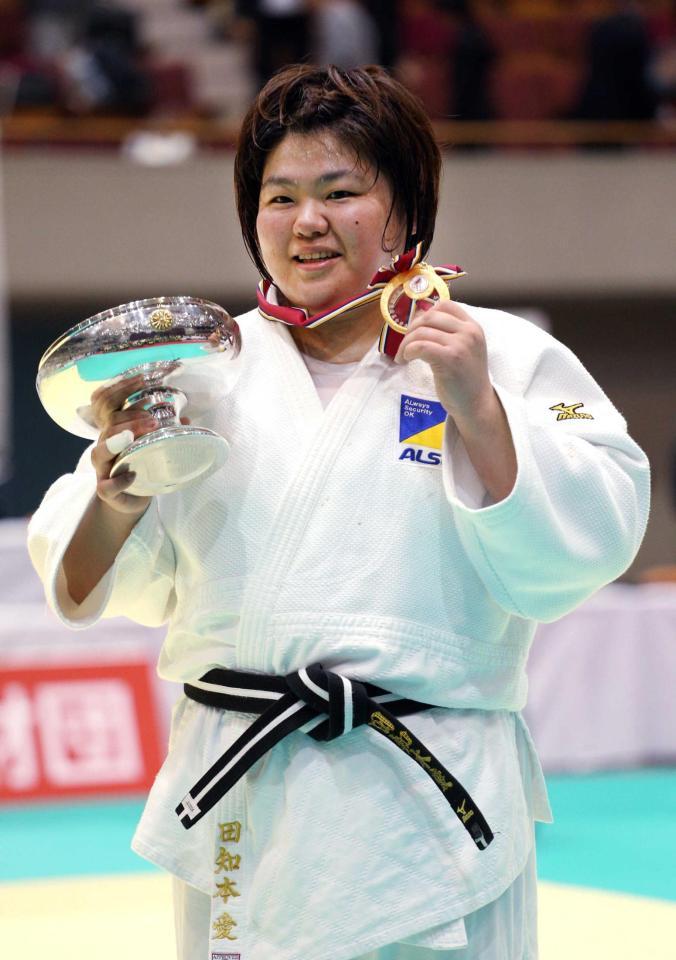 　決勝戦で山部佳苗を破り優勝した田知本愛