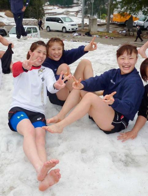 レスリング吉田、高谷らが雪上トレ