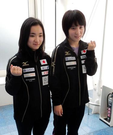 世界選手権での活躍を誓った平野美宇（右）と伊藤美誠